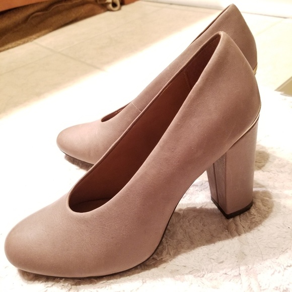 5/$20 Nicole Leather Pumps, Banyan, 6 1/2 M - Picture 8 of 8